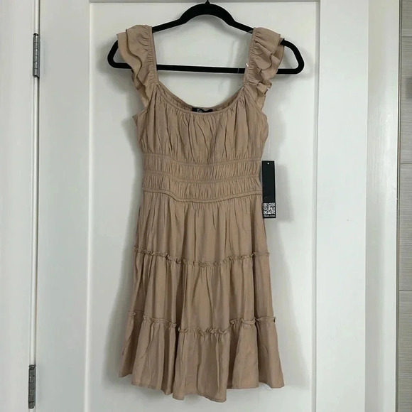 BNWT ruffles and ruched dress - Picture 1 of 4